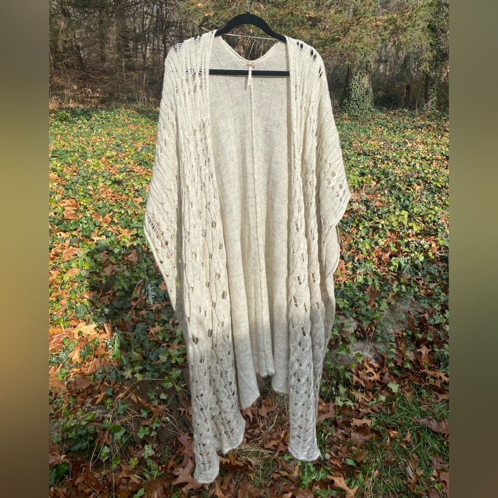 Free People long cardigan/sweater/shawl beautiful knit M/L sand NWT boho